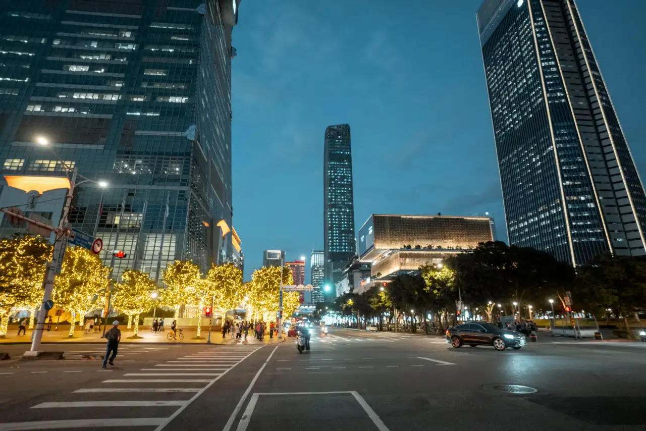 工业交换机与通信模块在智慧工厂中的协同应用解析